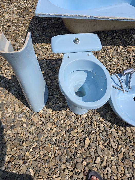 Vând set  cada  + veceu +chiuveta, tot ce se vede, prețul 1000 lei