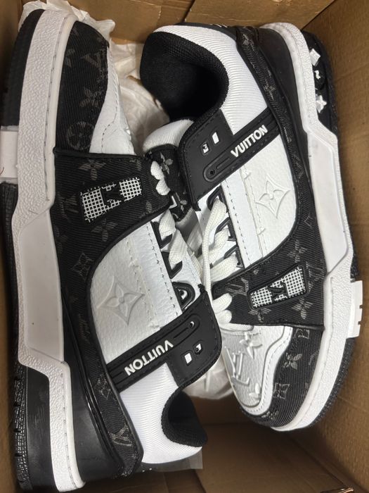 Adidasi Louis Vuitton