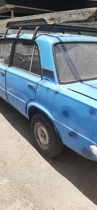 Vaz 21011 sotiladi