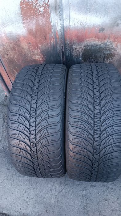 255/40/19 Kumho .