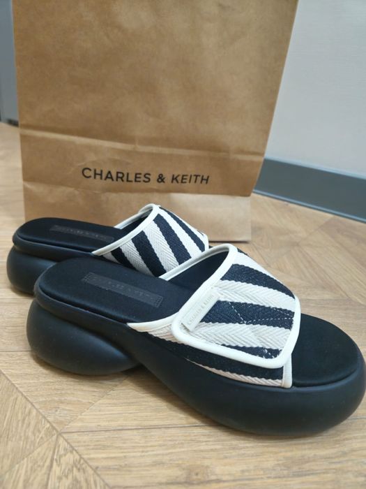 CHARLES&KEITH  Уличные тапочки