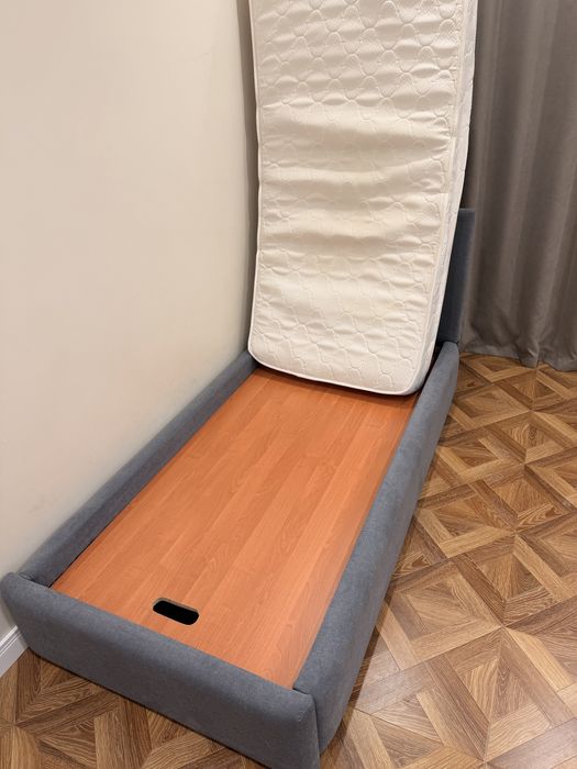 Продам детскую кровать 90х180