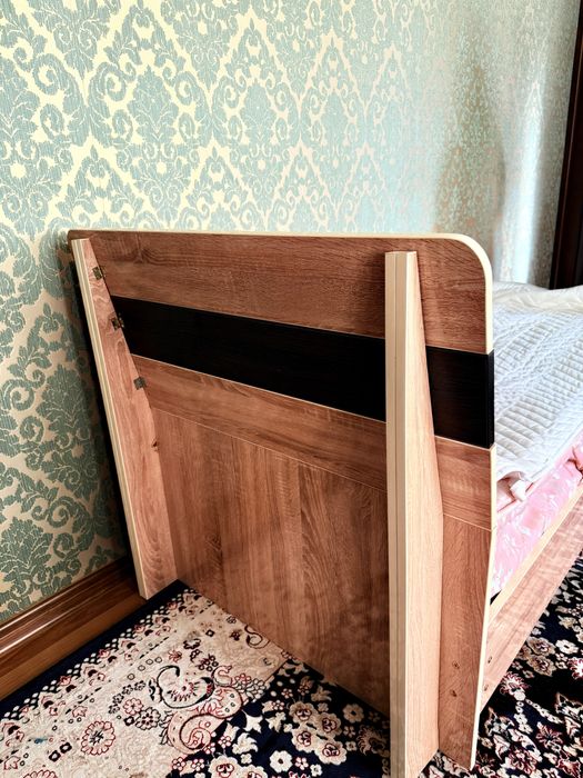 кровать односпальная в хорошем состояние