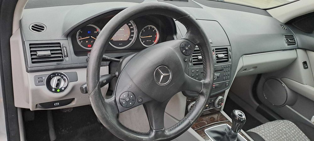 Mercedes-Benz  C 200