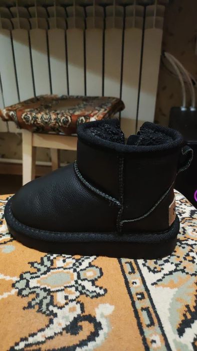 Продам детские угги