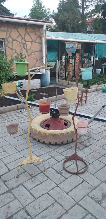 Подставки для цветов.