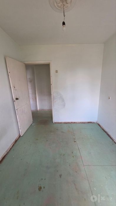 Srochna Mikrarayonda 2 xonalik uy sotiladi.