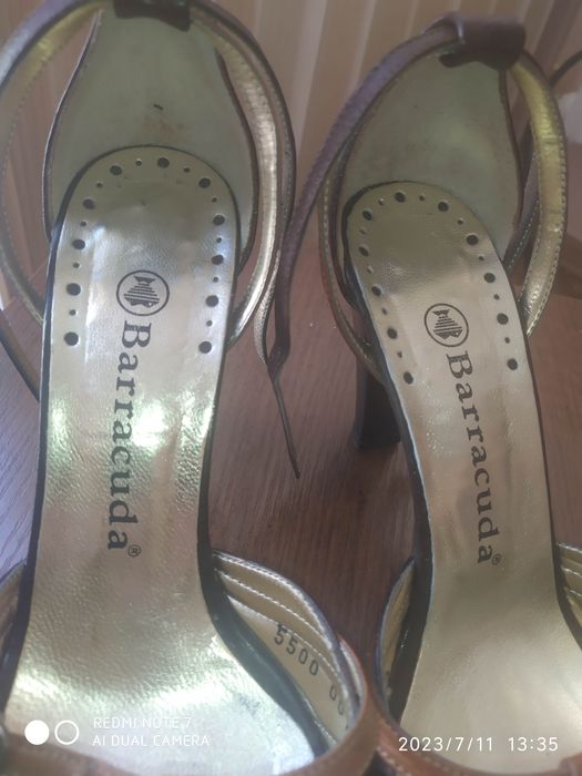 Продам женские туфли