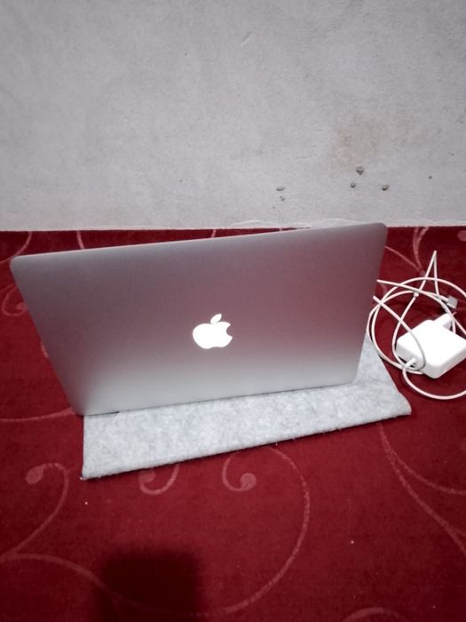 Mac book Air 13 сотилади