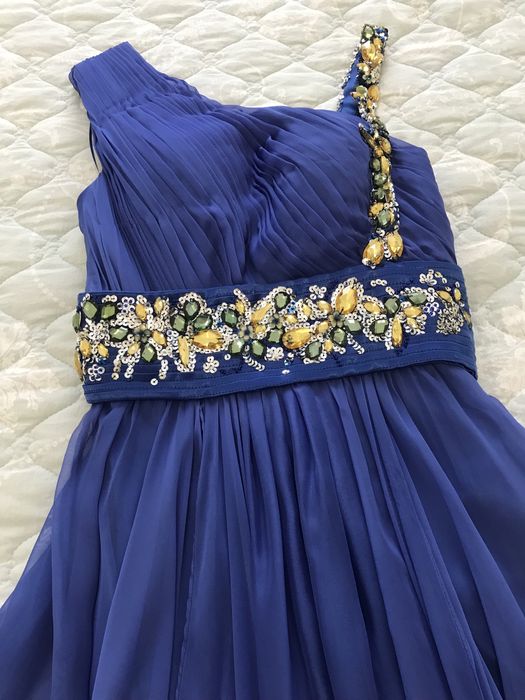 Красивое вечернее платье