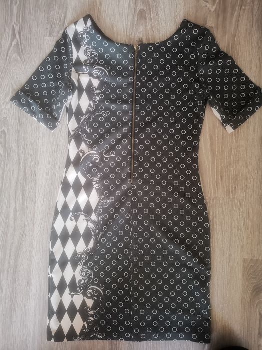 Еластична вталена рокля