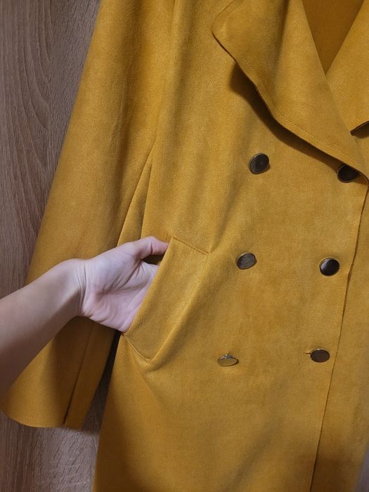 Дамско палто в цвят горчица