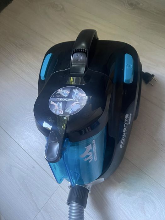 Vând aspirator fara sac Rowenta