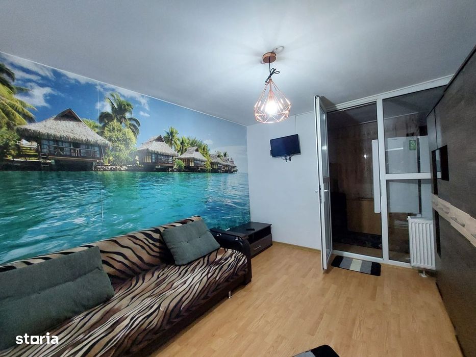 Garsonieră de închiriat, Tractorul (Coresi)