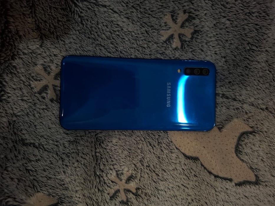 Продам телефон самсунг а50 128гб