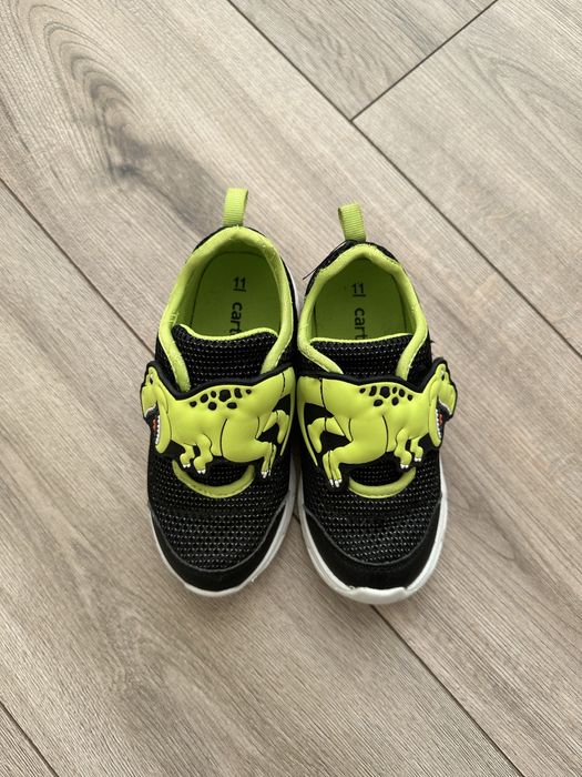 Продам кроссовки Carter’s