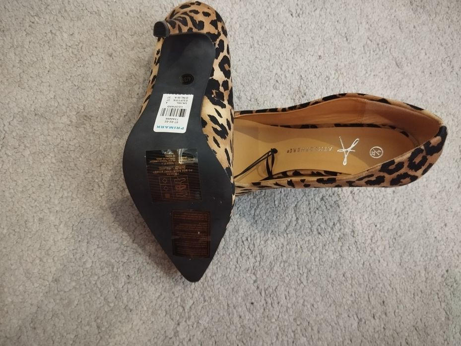 Продаю новые 2 туфли тигровая и кожанная