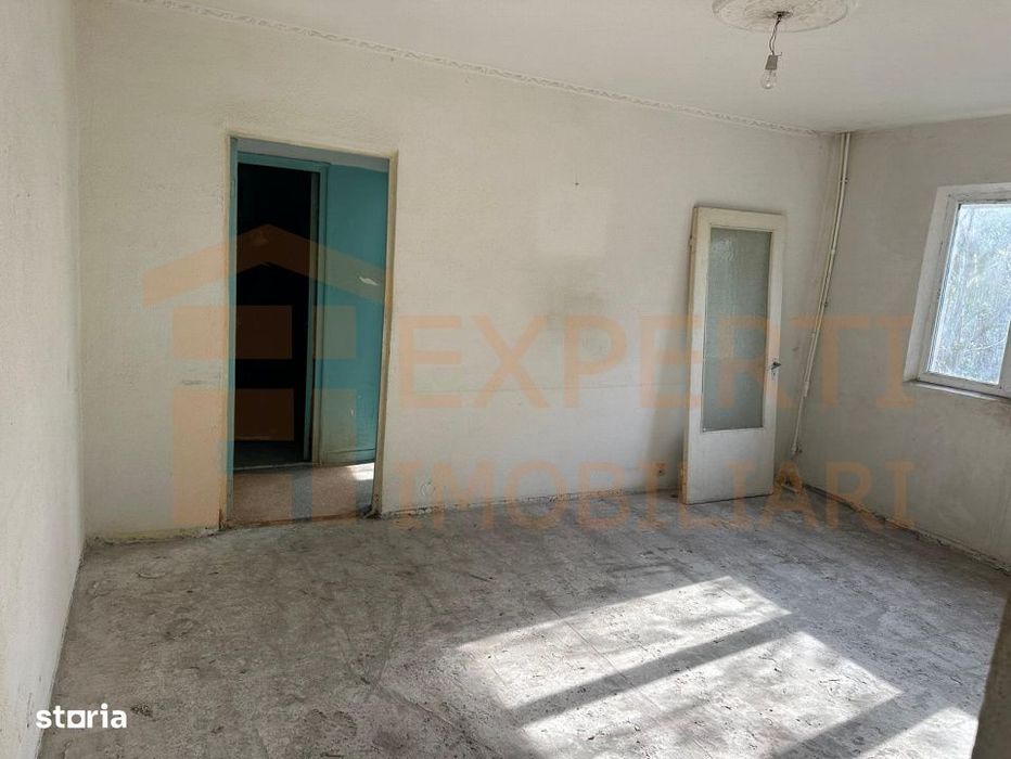 Apartament 2 camere de vanzare in zona Poarta 6