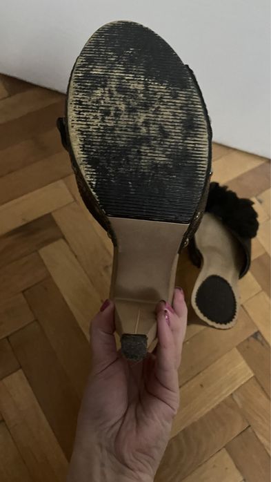 Чехли на висок ток