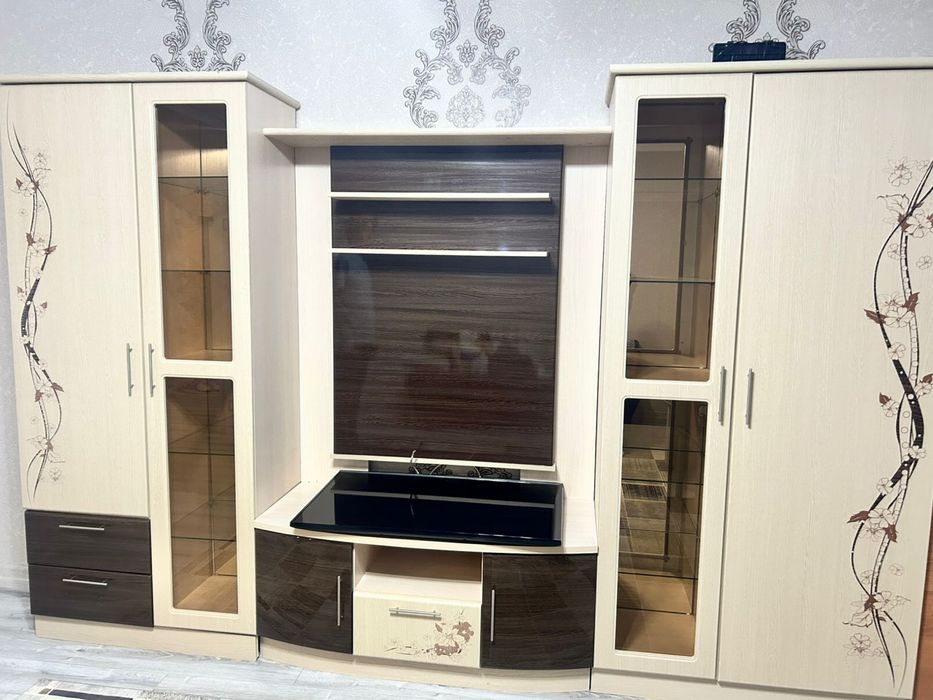Продам стенку под ТВ