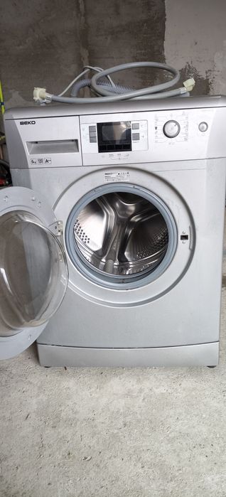Vând mașina de spălat rufe Beko