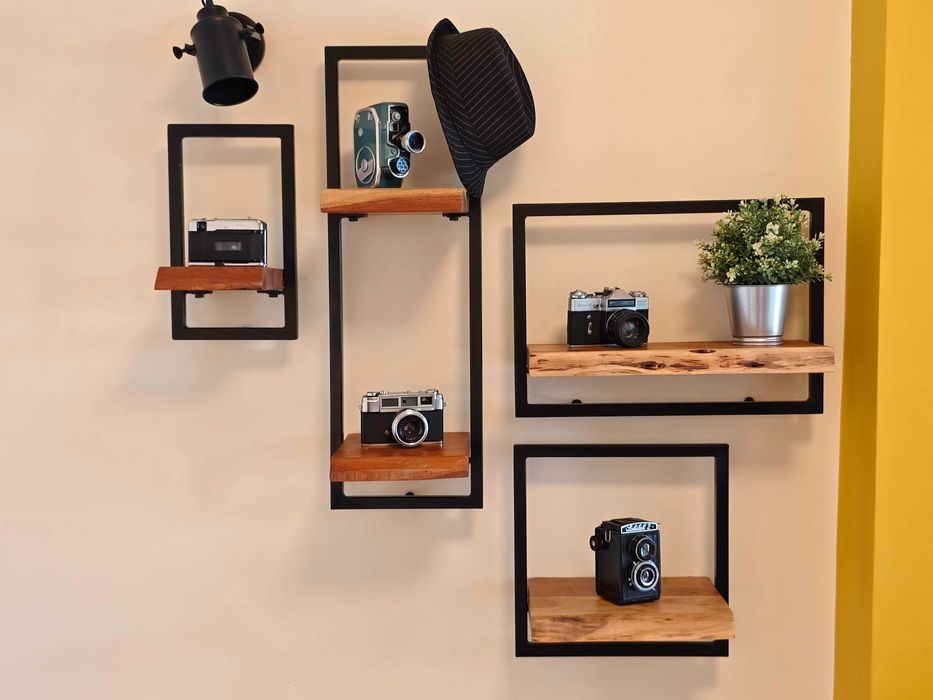 Рафтове за стена от масивно дърво, стават и за книги