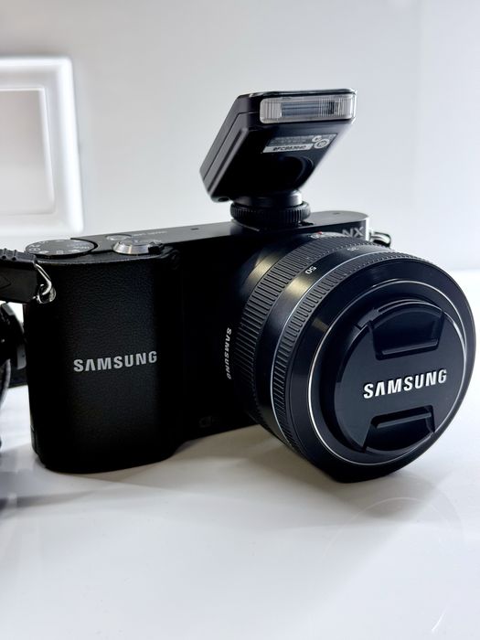 Продавам фотоапарат Samsung NX1000