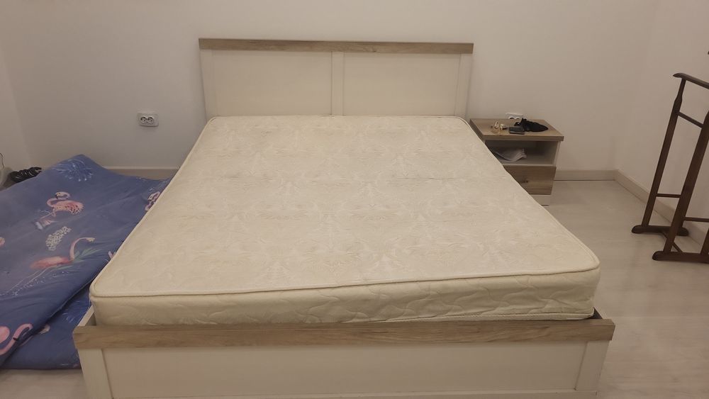 Продам кровать бу с матрасом
