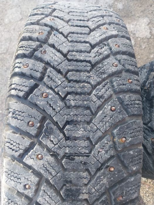 2 шины Cordiant 205 70 R15.