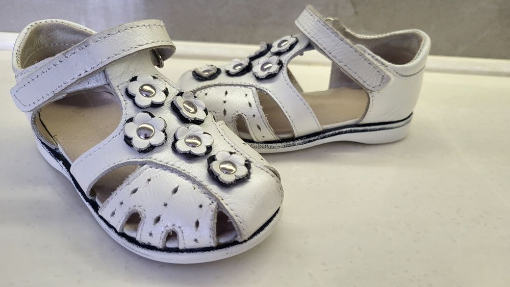 Кожаные сандалии