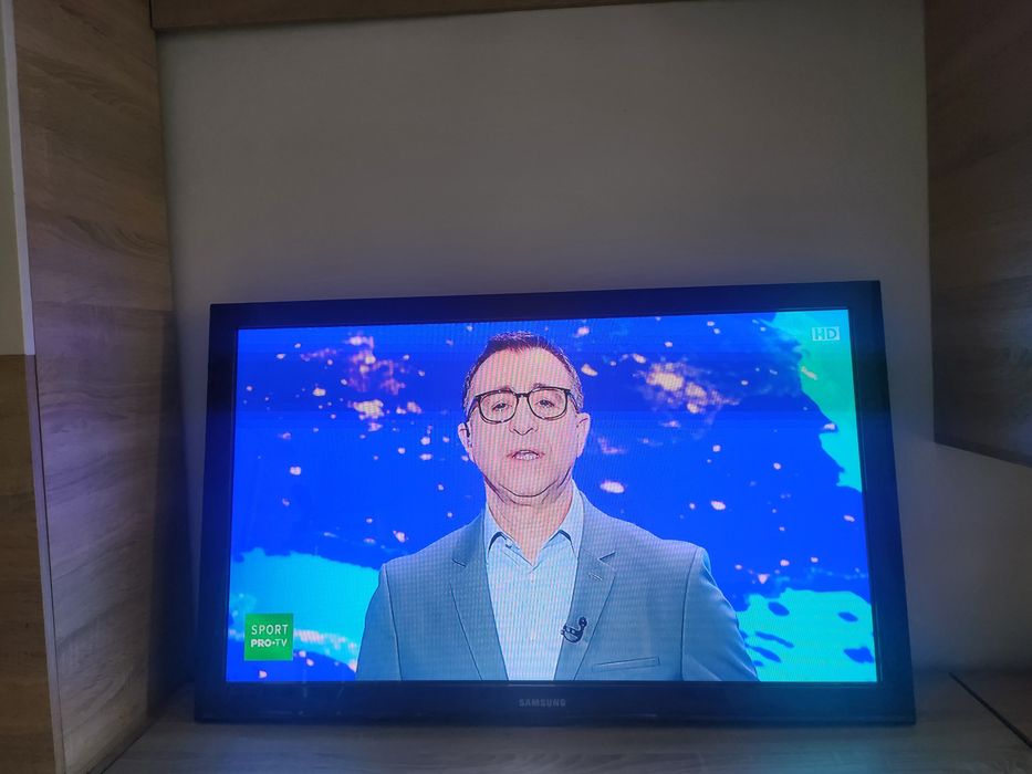 Vând Non-Smart Tv  diagonala 107