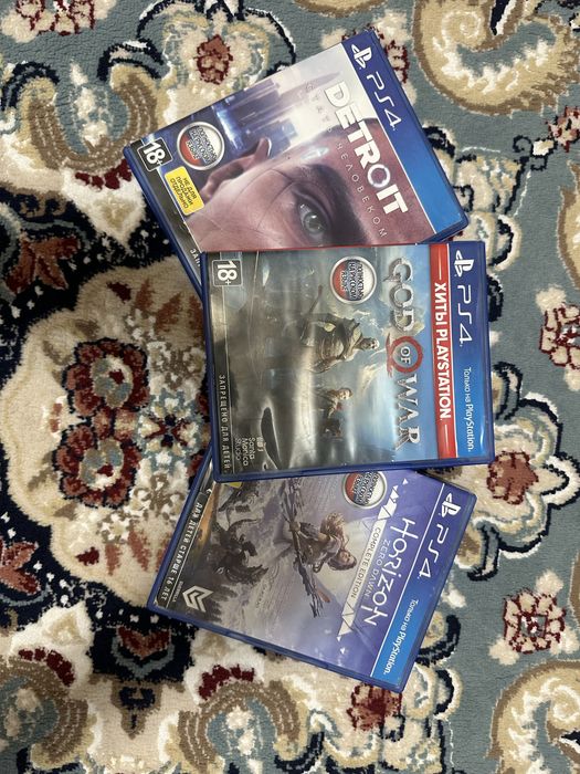 Диски от ps4 почти новые