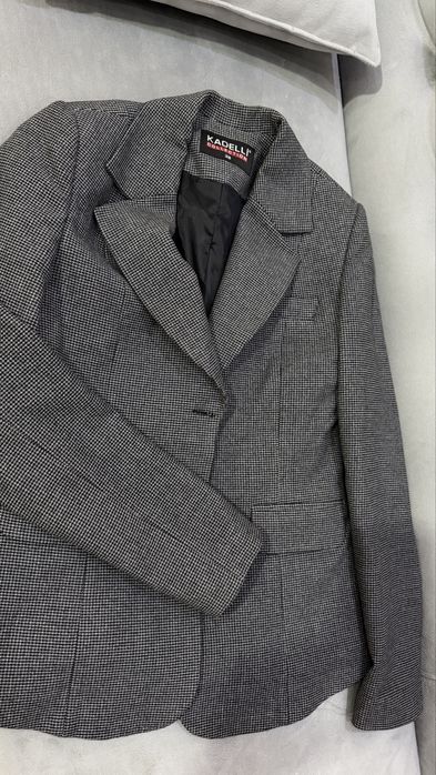 Пиджак приталеный плотный