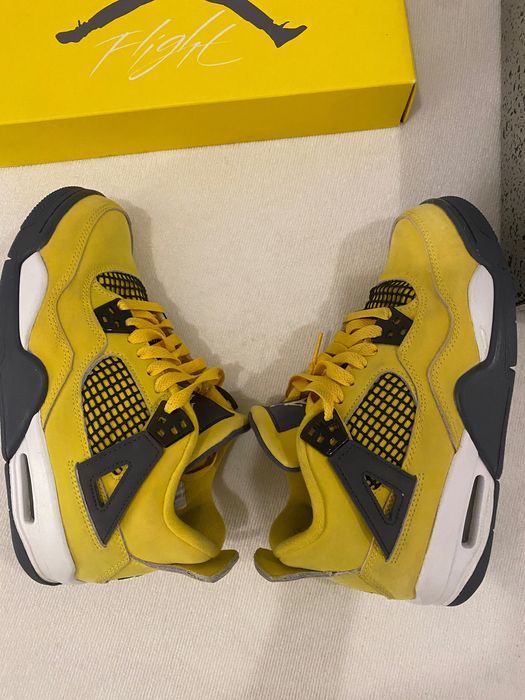 Air jordan 4 retro lighting