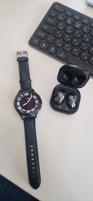 Комплект Samsung Galaxy Watch 4 Classic и наушники Galaxy Buds Live