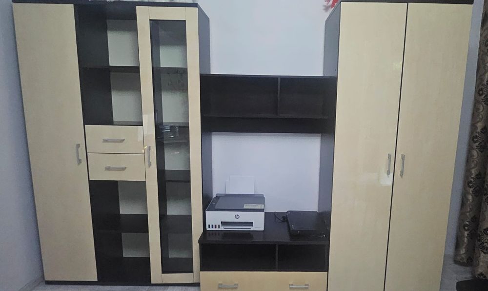 Biblioteca  de sufragerie