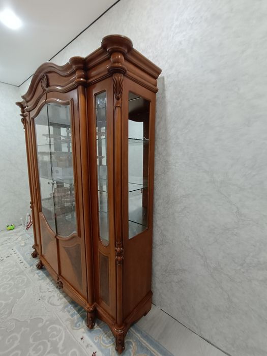 Серванттар  мен стол сатылады