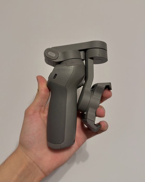 Stabilizator / Gimbal DJI Osmo Mobile 3 + Trepied