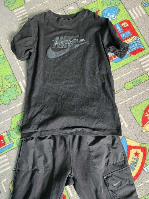 Анцунг и тениска nike