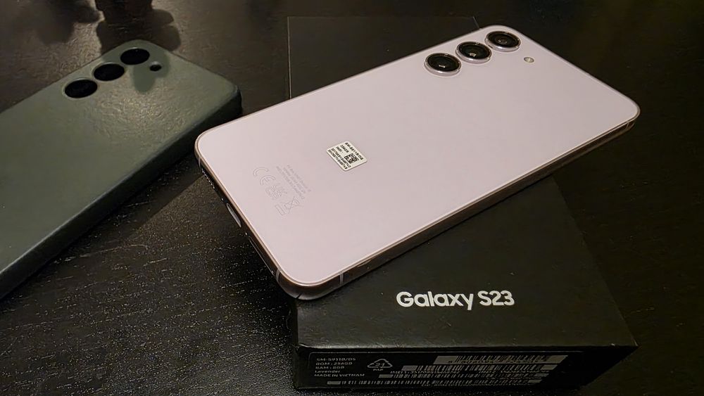 Vand Samsung S23 256GB in stare excelenta