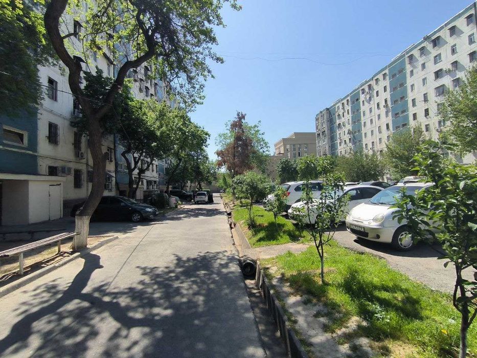 Sotiladi 3 xon kv 1 qavat dokon ofis va xk 2 liniya Sebzor Ganga NBU