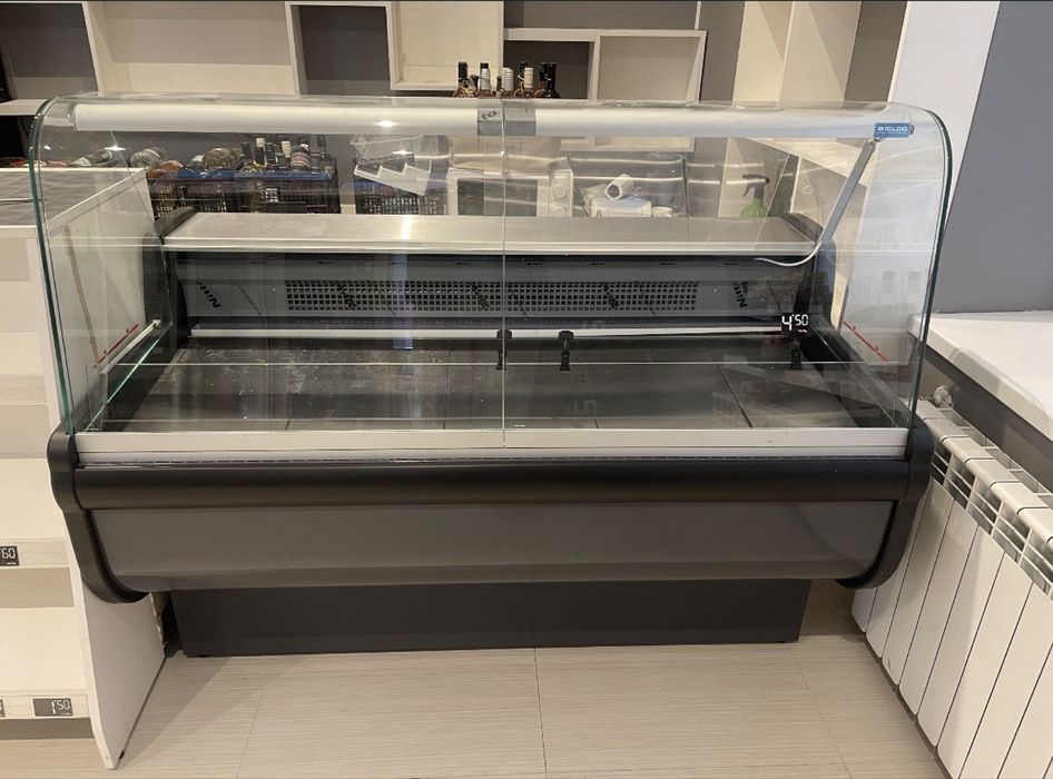 Витрина за студени храни