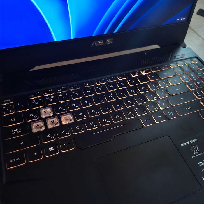 Геймърски лаптоп Asus TUF Gaming FX505DV, RTX 2060 6GB, 16GB RAM, 144Hz, 15.6"