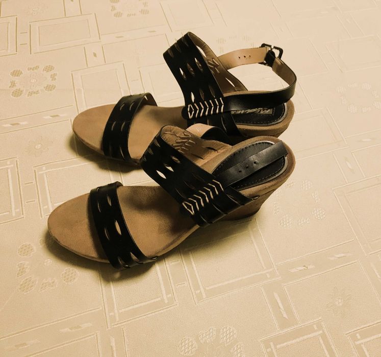 черни сандали размер 38