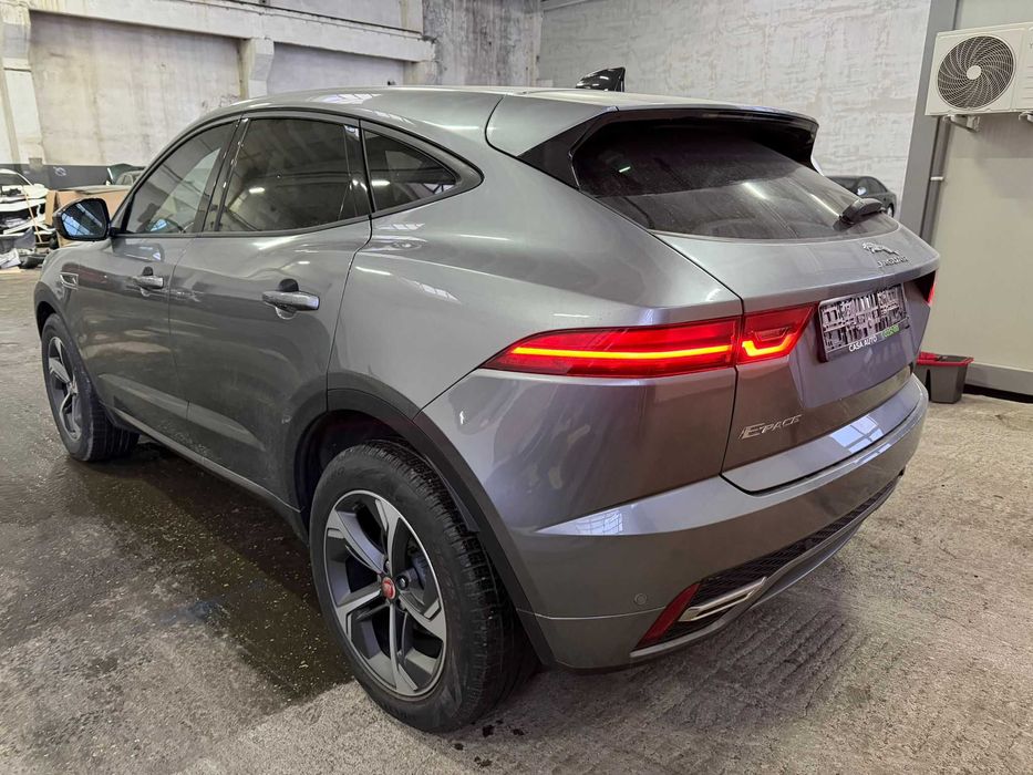 Jaguar E-Pace avariat