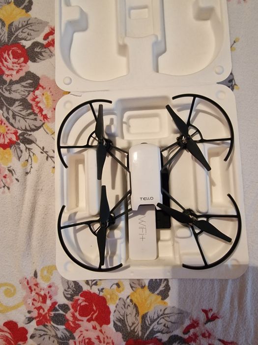 Vând dronă dji  tello.