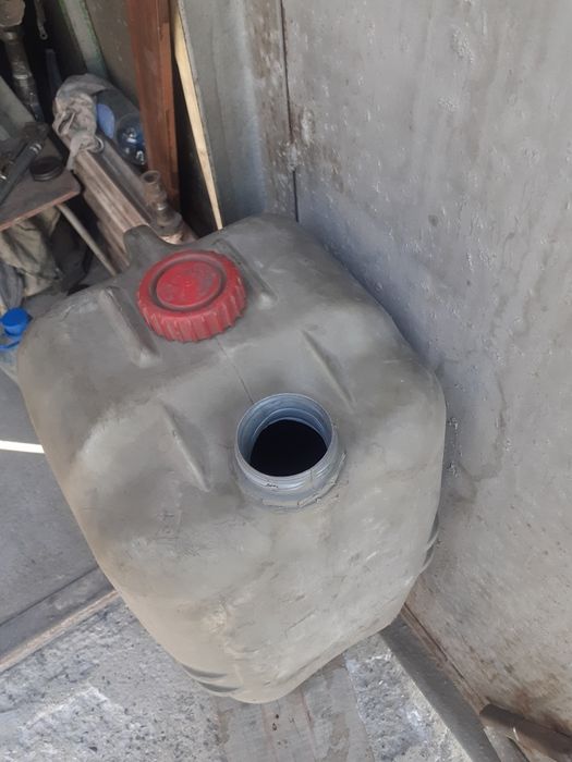 Продам канистру.