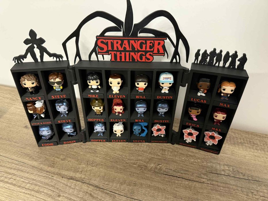 Display Stranger Things pentru kinder joy Bucuresti Sectorul 2