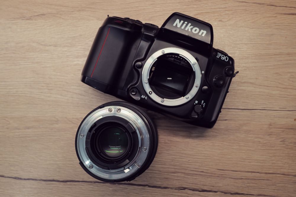 Aparat foto film Nikon F90 obiectiv Tamron Aspherical AF 35-105 cu 2.8