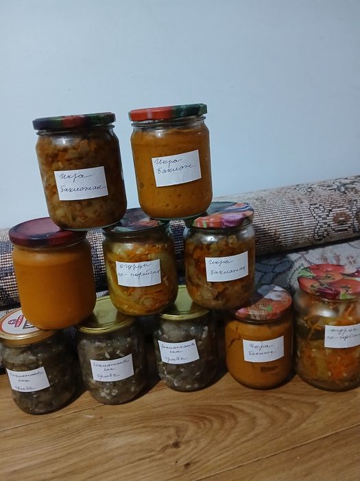 Огурцы маринованные,ассорти,салаты разные